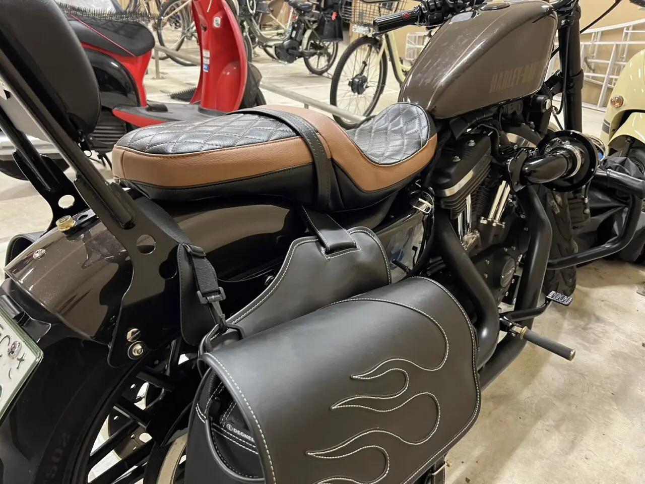 ハーレースポーツスター　〜03 純正シートベース張り替え スポーツスター純正シート張替え！シート成形やエアークッション