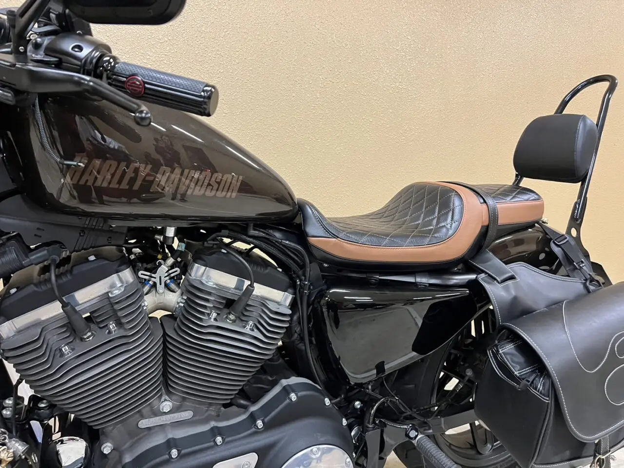 スポーツスター　純正シート　美品 スポーツスター純正シート張替え！シート成形やエアークッション