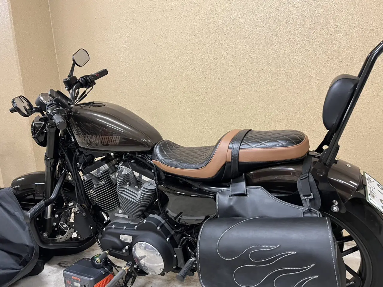 スポーツスター純正シート張替え！シート成形やエアークッション入れて